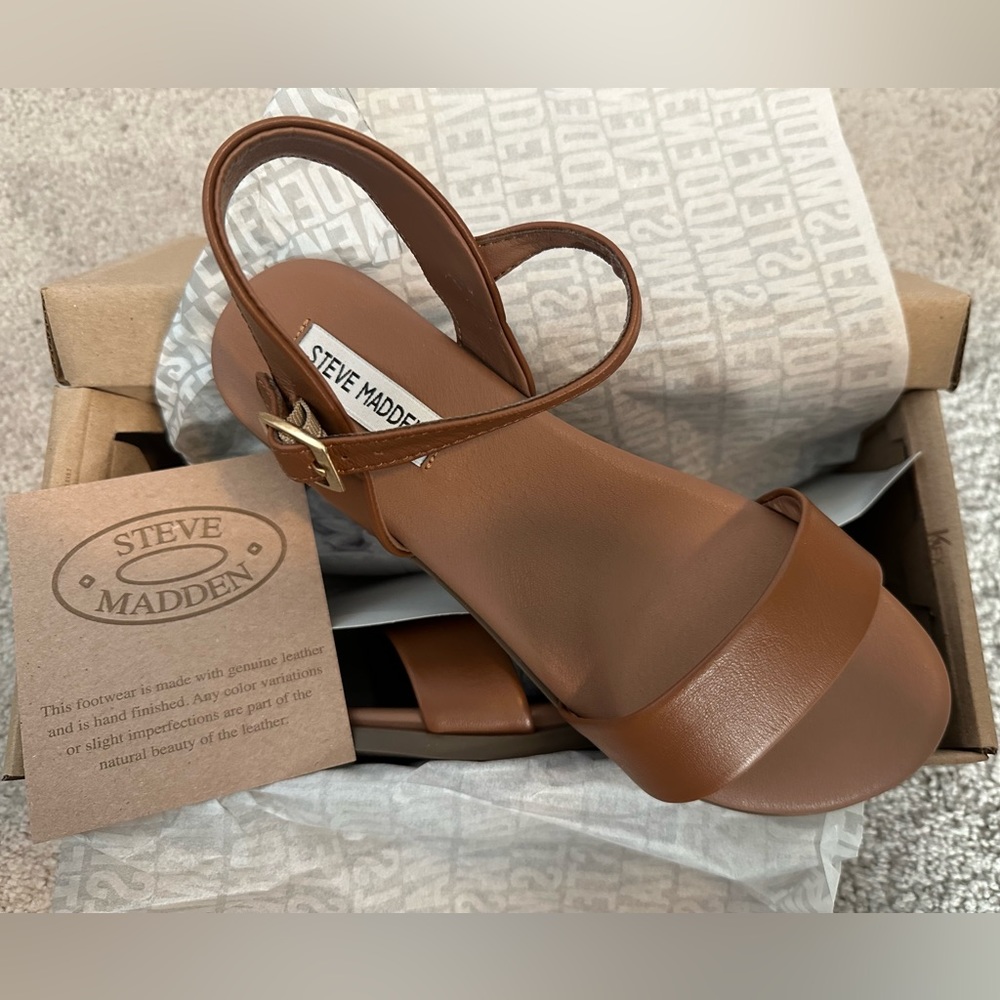NIB Steve Madden tan leather sandals. Never worn. Style: Dina. Size 8.5 regular